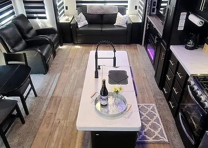Vakantiehuis Comfortable Family-friendly Rv With Loft, Private Deck & Firepit Near Williams, Arizona